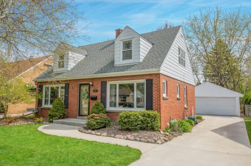 534 105th St, Milwaukee, WI 53226-4330