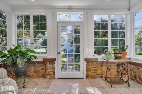 25 Memorial Pkwy, Atlantic Highlands NJ 07716-1655 exterior