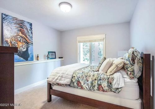 642 Chancellor Dr, Wyoming MI 49418 exterior