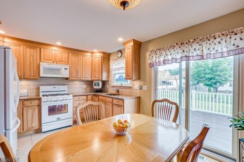 57 Francis St, Iselin NJ 08830-1121 exterior