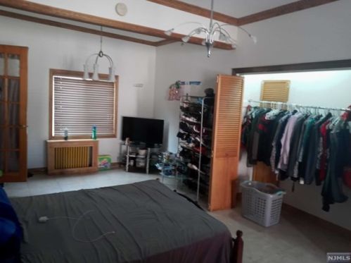 423 Sherman Pl, Fairview NJ 07022-1818 exterior