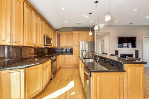 1524 Louis Kossuth Ave, Bohemia NY 11716-1510 exterior