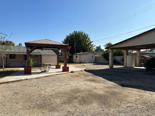 37 Garden Dr, Bakersfield CA 93307-5255 exterior