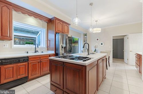 1515 Highwood Dr, Mc Lean VA  22101-5800 exterior