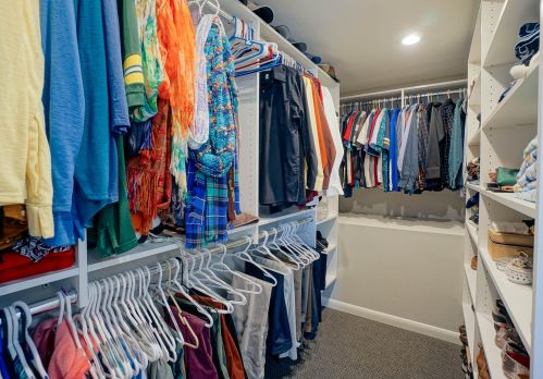 9355 Thrush Ln, Milwaukee WI 53217-1375 exterior