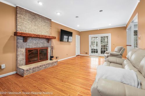 14 Burdge Dr, Middletown NJ 07748-1860 exterior