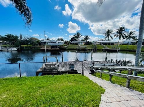 721 Calmoso Dr, Fort Pierce FL 34983-2208 exterior