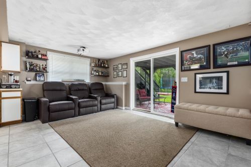 22 Greenleaf Dr, Seabrook NH 03874-4045 exterior