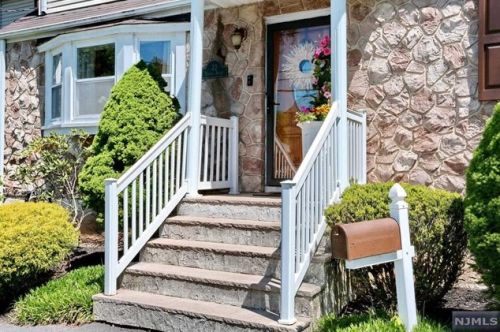 32 Edward St, Demarest, NJ 07627-2229