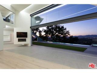 7877 Mulholland Dr, Los Angeles CA  90046-1222 exterior