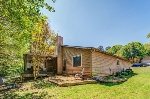 2604 Laurel View Dr, Lithonia GA  30039-7011 exterior