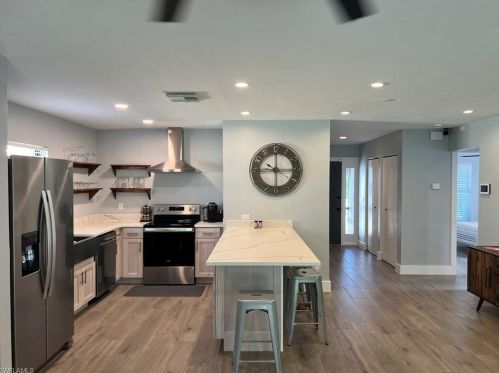 1160 Michigan Ave, Naples FL 34103-3873 exterior