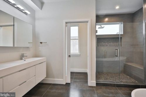 2404 Federal St, Philadelphia PA 19146-2432 exterior