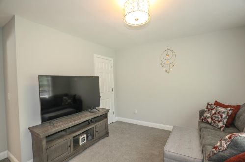 62 Hoit Rd, Concord NH  03301-1804 exterior