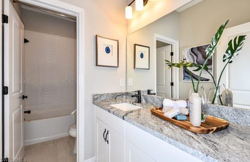 2071 Grv Dr, Naples FL 34120-1420 exterior