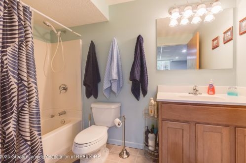 5820 Coleman Rd, East Lansing MI 48823-9218 exterior