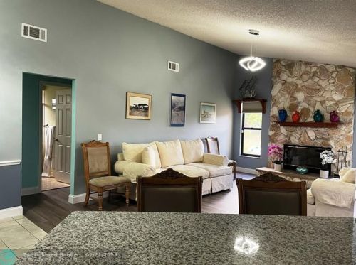 117 Sagamore Ter, Fort Pierce FL 34983-1262 exterior