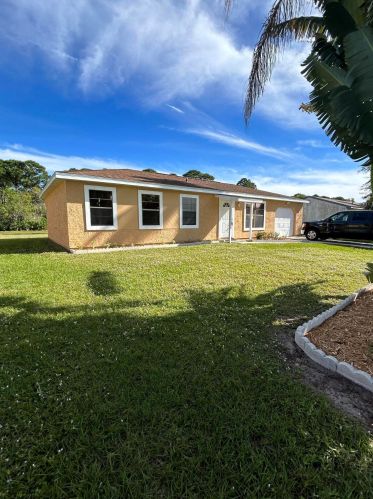 1557 Belcrest St, Fort Pierce, FL 34952-7833