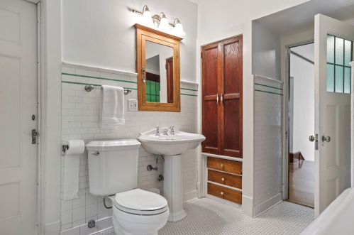 3019 Smt Ave, Milwaukee WI 53211-3463 exterior