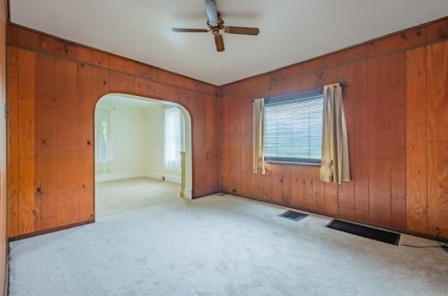 15 Race St, Manor PA 15665-1609 exterior