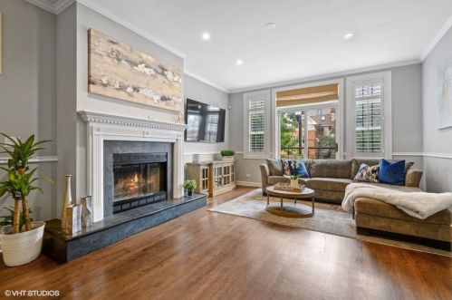 3340 Southport Ave, Chicago, IL 60657-1573