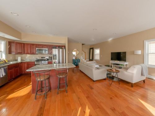 70 Pitman St, Providence RI  02906-4312 exterior