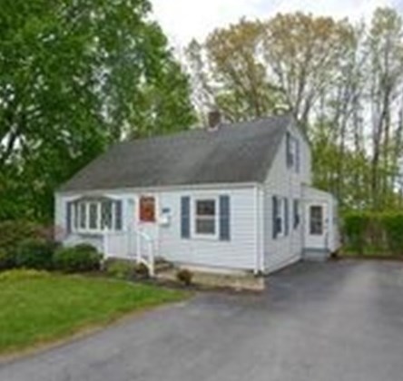 37 Royal Rd, Worcester, MA 01603-1942