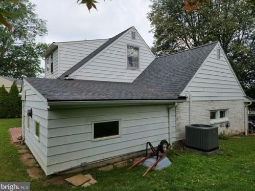 1410 Springside Dr, Lancaster PA 17603-6320 exterior