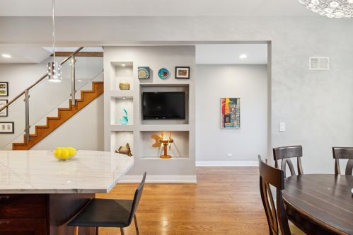 2037 Sawyer Ave, Chicago IL 60647-2703 exterior