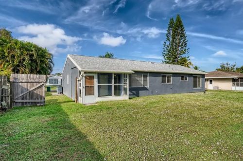 2029 Hideaway Cir, Fort Pierce FL 34952-4801 exterior