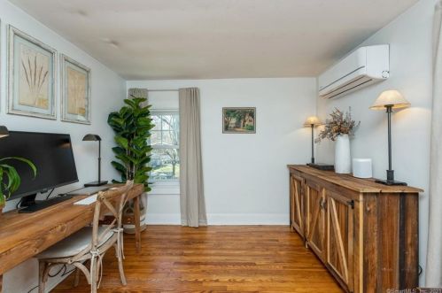 19 Grumman Ave, Norwalk CT 06851-2521 exterior