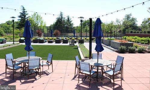 5802 Nicholson Ln, Rockville MD  20852-2965 exterior