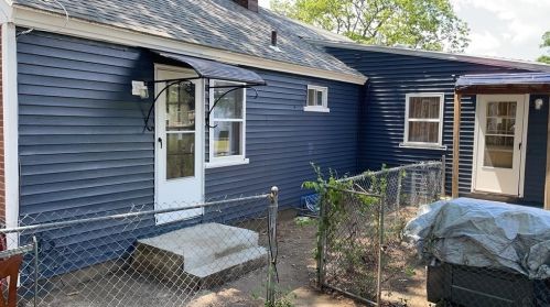 142 Putnam Cir, Springfield MA  01104-1350 exterior