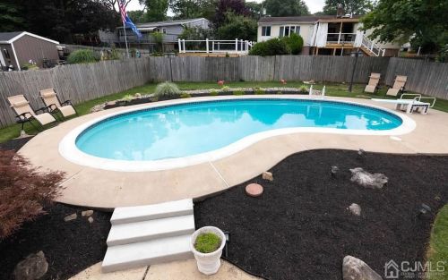 75 Harmon Rd, Edison, NJ 08837-2722