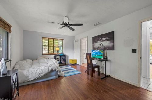 331 8 St, Naples FL 34120-0411 exterior