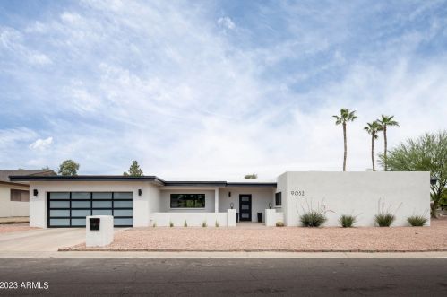 9052 29th St, Phoenix AZ  85028-5302 exterior