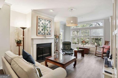 424 Lindbergh Dr, Atlanta GA  30305-3832 exterior