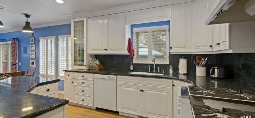 1925 Foxmoor Cir, Sandy UT 84092-5265 exterior