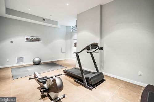 1433 Bainbridge St, Philadelphia PA 19146-2121 exterior