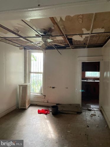 4446 4 St, Philadelphia PA 19133-3105 exterior