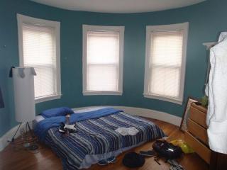 31 Kinnaird St, Cambridge MA  02139-3127 exterior