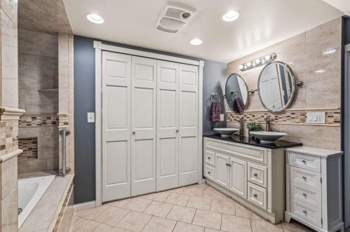 2854 Lefeber Ave, Milwaukee WI 53210-1142 exterior