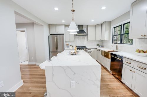 1505 Crestwood Dr, Alexandria VA  22302-2303 exterior