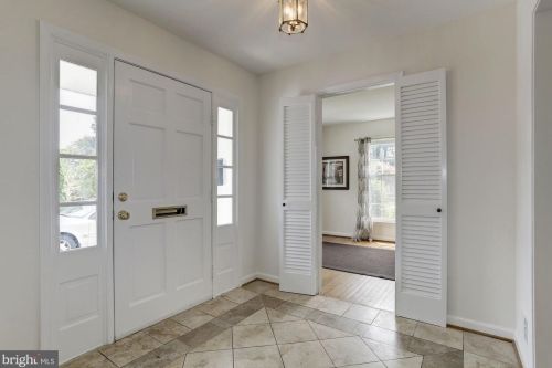 10239 Gainsborough Rd, Rockville MD  20854-4039 exterior