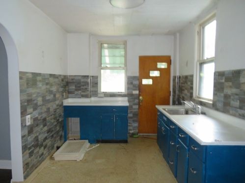 317 Reifert St, Pittsburgh PA  15210-3317 exterior