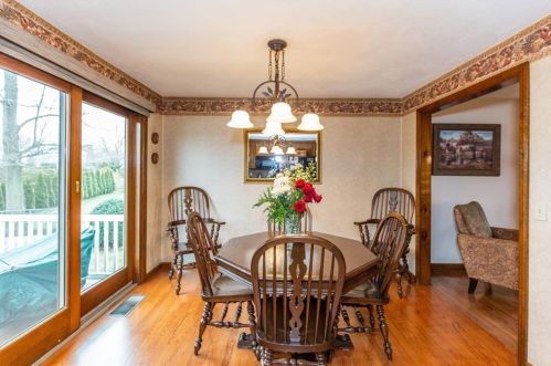 8 Ferncrest Dr, Providence RI 02919-3503 exterior