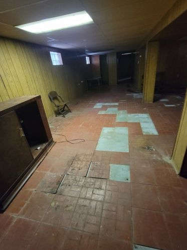 8935 Oglesby Ave, Chicago IL 60617-3048 exterior