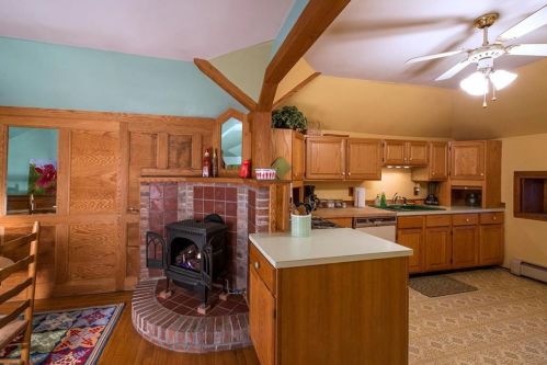 97 Ruggles Ave, Middletown RI 02840-4351 exterior