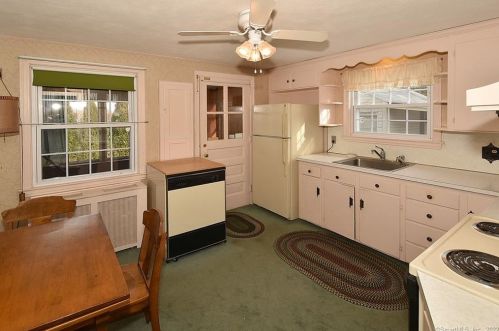 1052 Plymouth St, Windsor CT 06095-3653 exterior