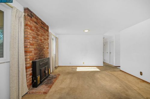 3948 Majestic Dr, Concord CA  94519-1214 exterior